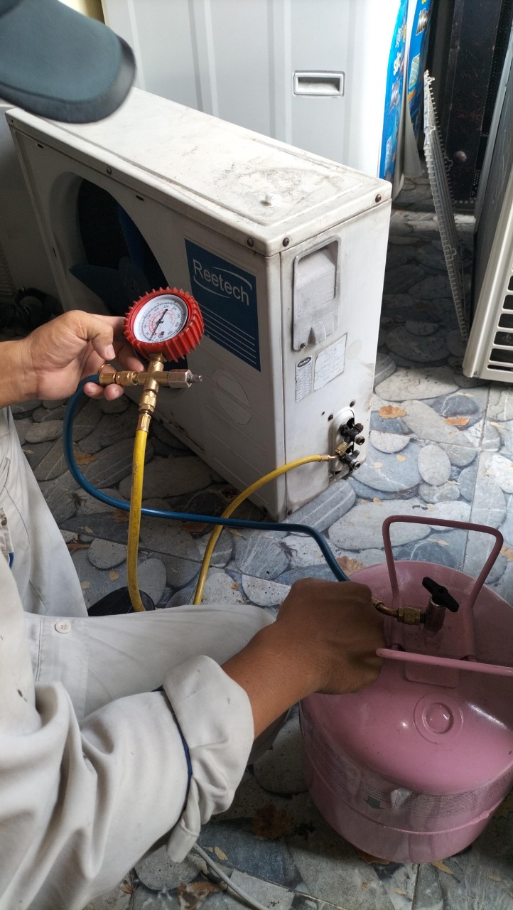 Dịch vụ bơm gas máy lạnh quận 11