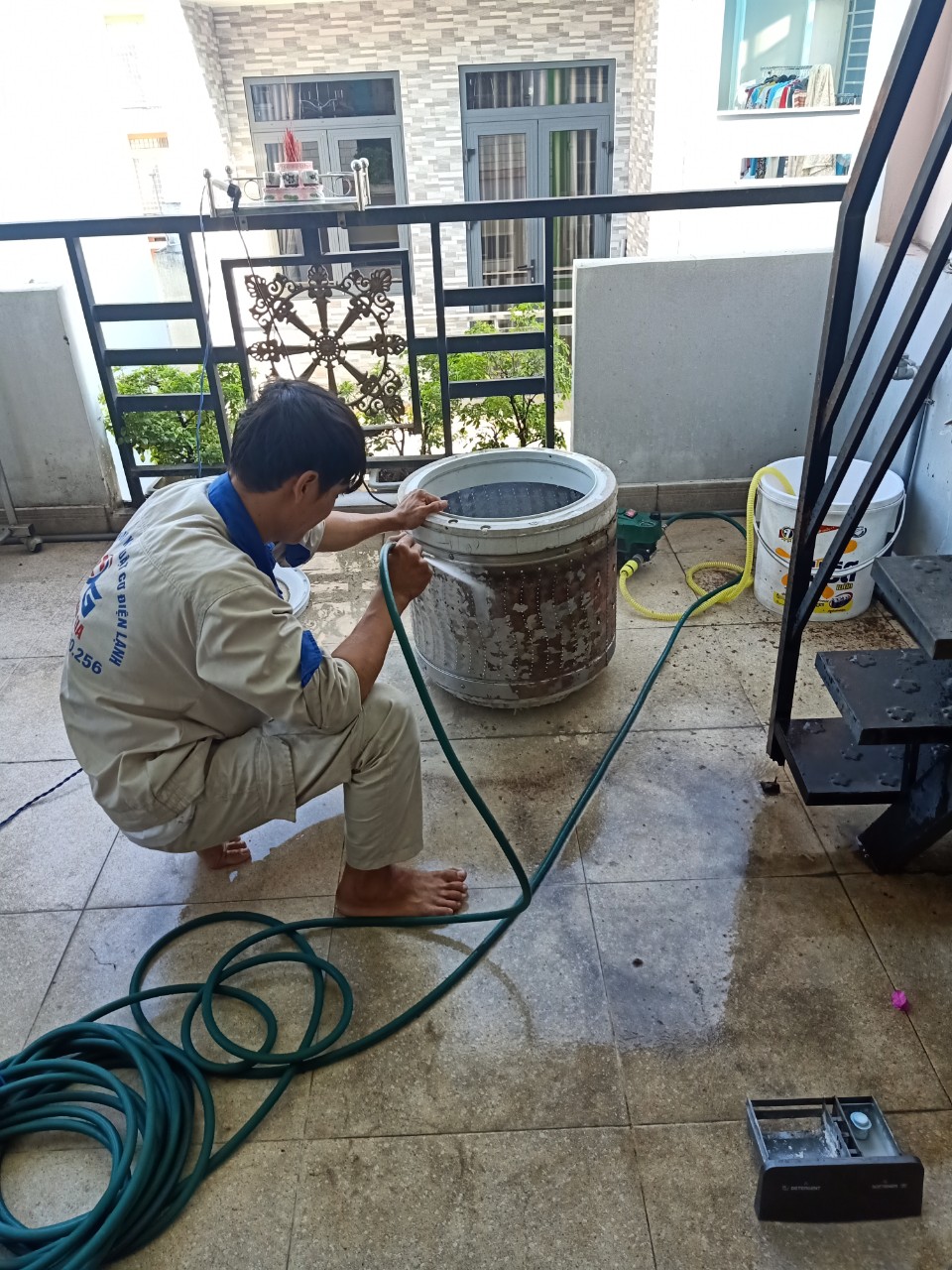 Dịch vụ vệ sinh máy giặt quận Bình Tân 1