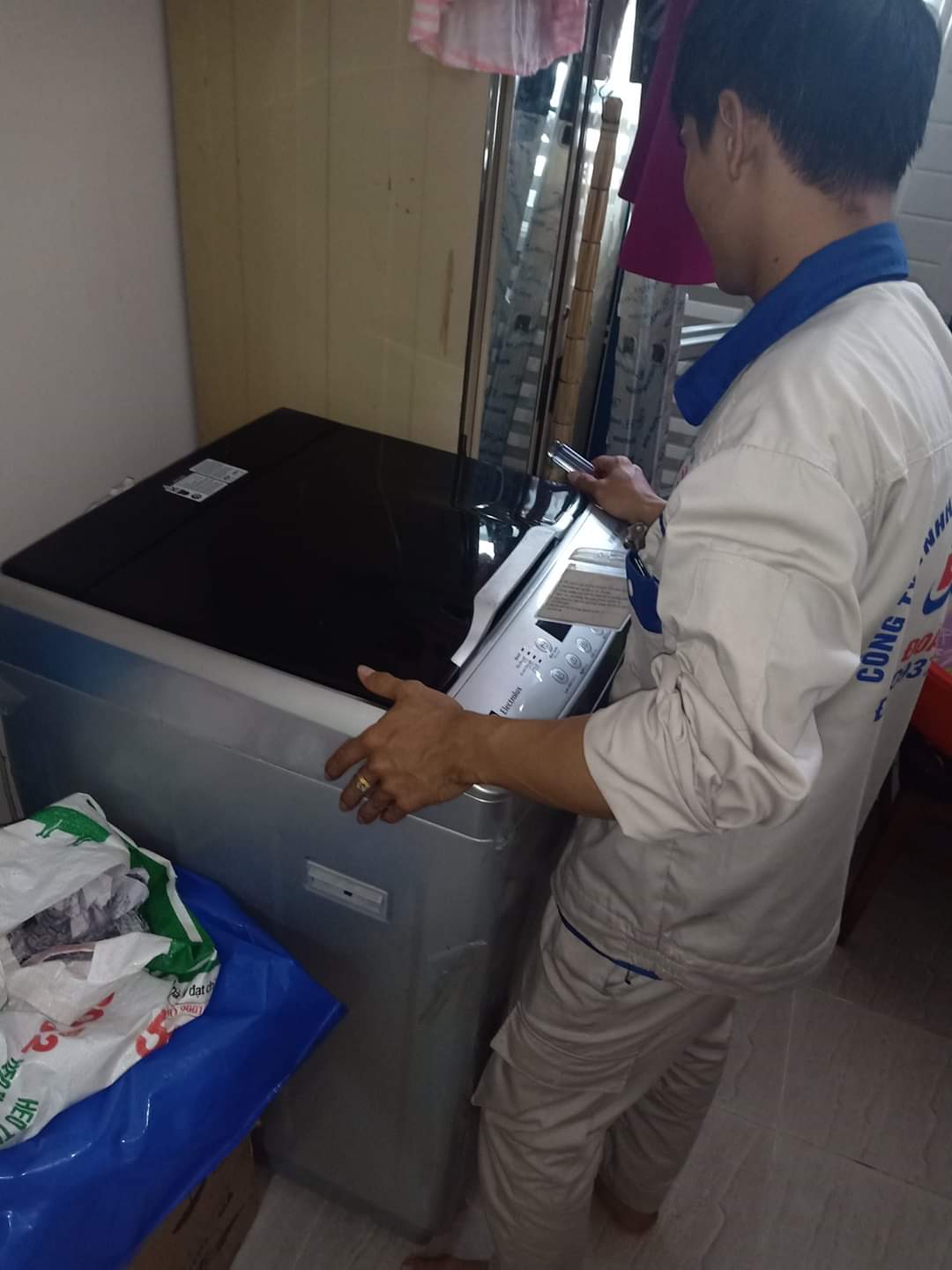 Dịch vụ vệ sinh máy giặt quận Phú Nhuận