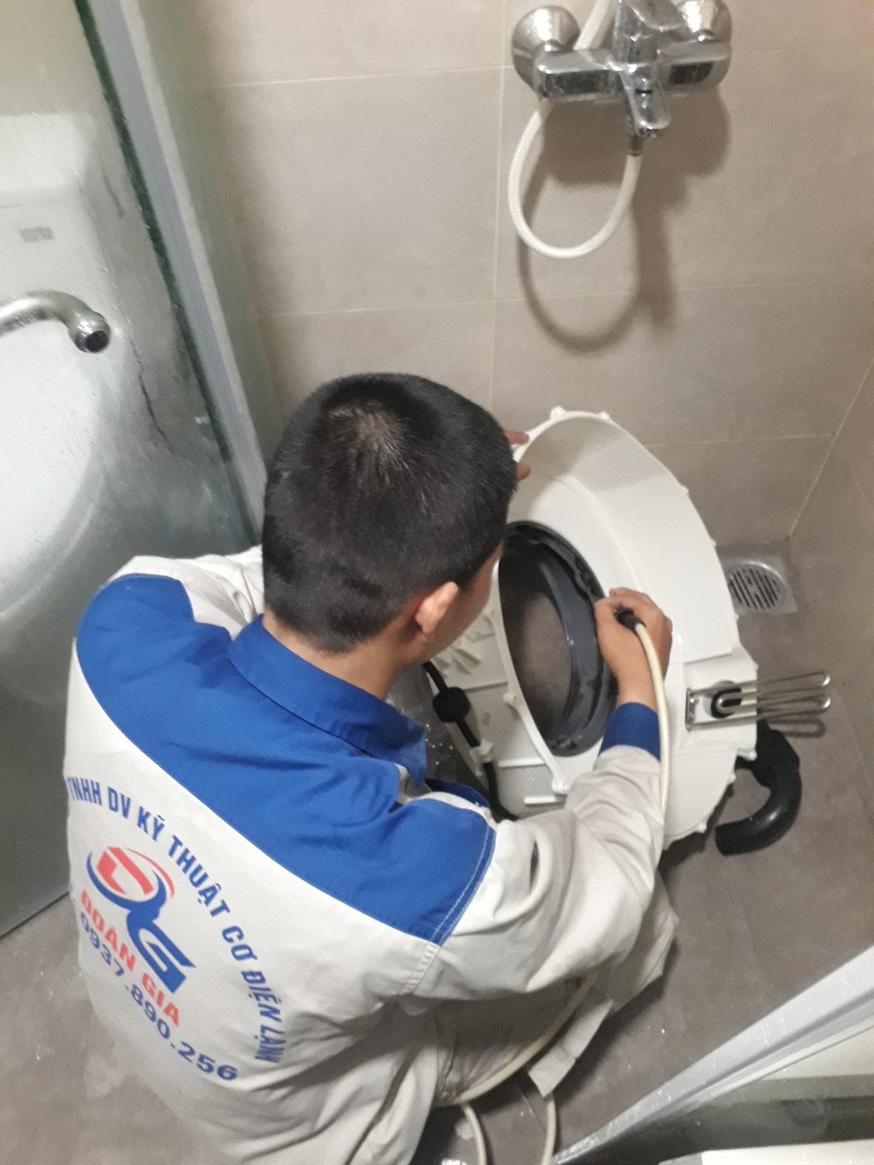 Dịch vụ vệ sinh máy giặt quận Phú Nhuận 1