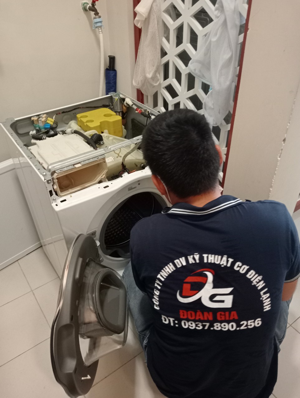 Sửa máy giặt bị kẹt cửa