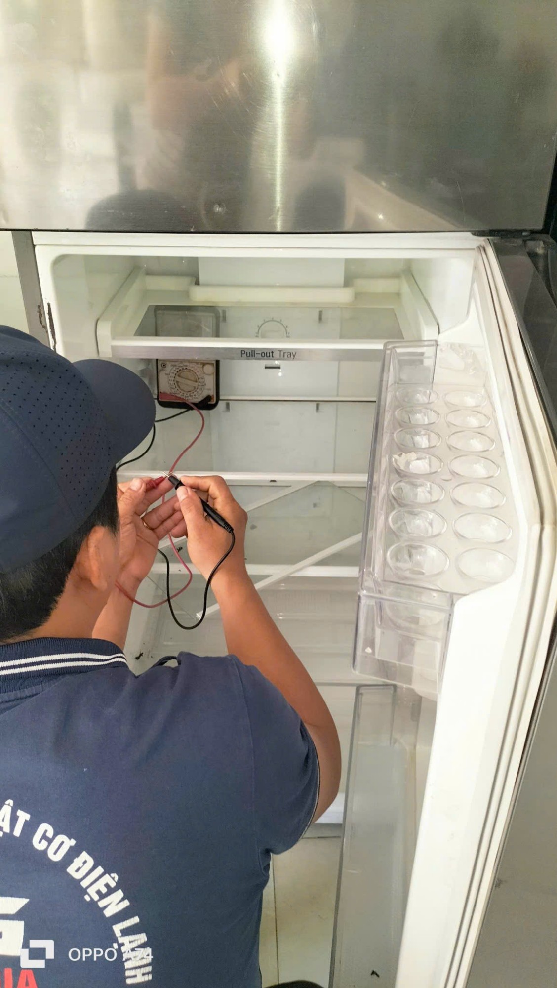 Sửa tủ lạnh bị chảy nước trong ngăn mát