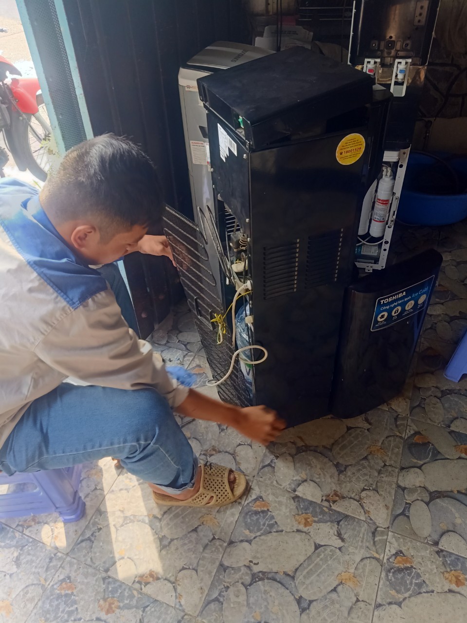 Sửa máy nước uống nóng lạnh huyện Hóc Môn 1