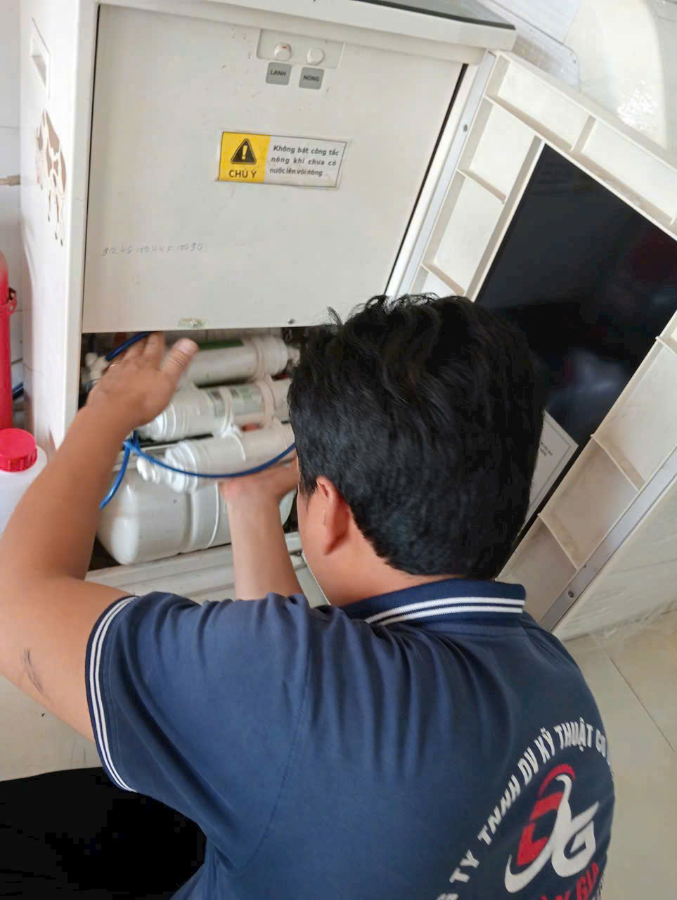 Sửa máy lọc nước chảy liên tục không ngắt