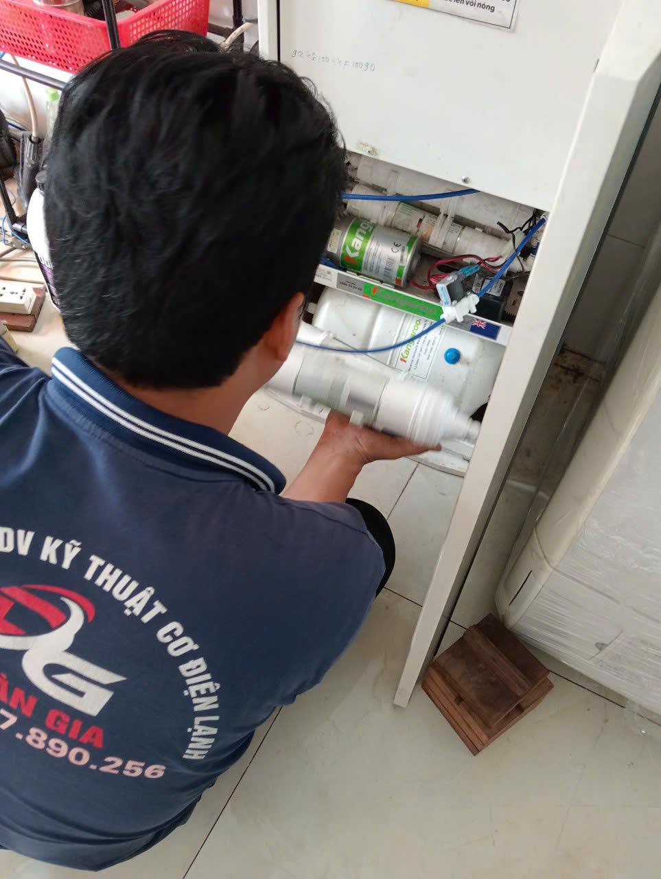 Sửa máy lọc nước có mùi lạ hoặc vị bất thường 1