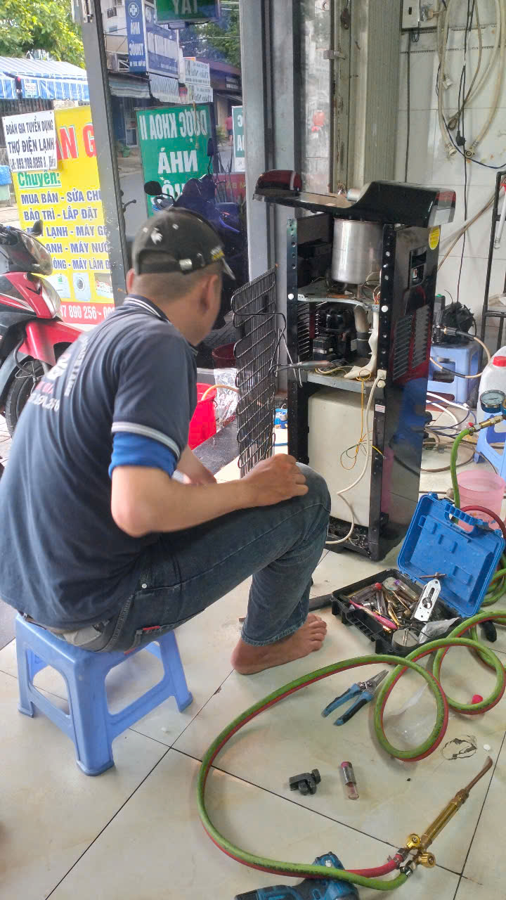 Sửa máy lọc nước phát ra tiếng ồn lớn 1