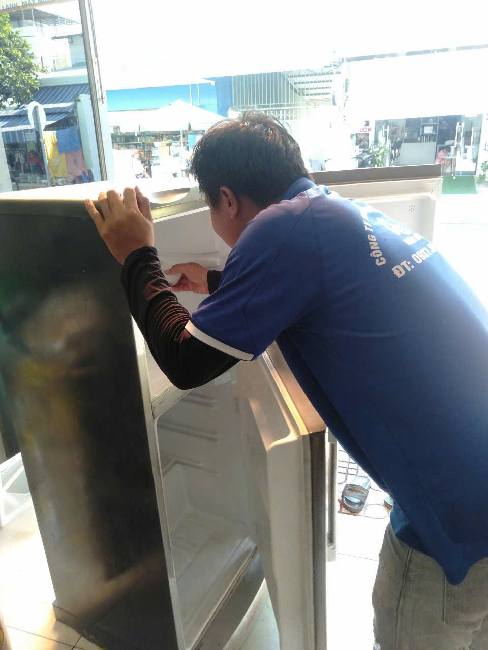 Sửa tủ lạnh kêu lớn