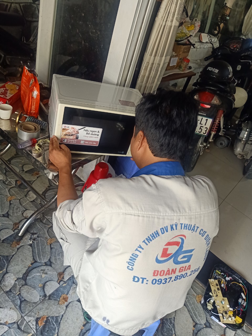 Sửa lò vi sóng quận Bình Thạnh tại nhà