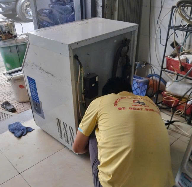 Sửa máy làm đá viên Hicon 1